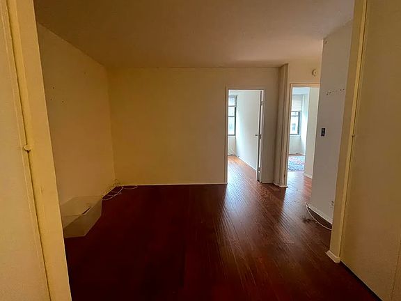 2nd image of 301 E 45th St APT 3F