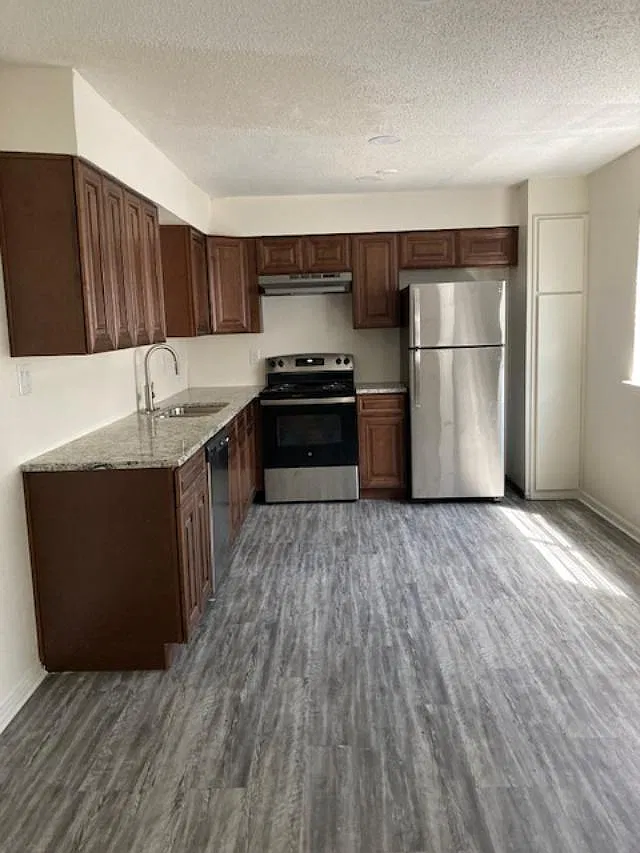La Villa Elms & West Oaks Apartments — Photo 2