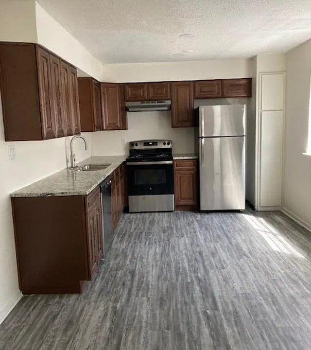 La Villa Elms & West Oaks Apartments