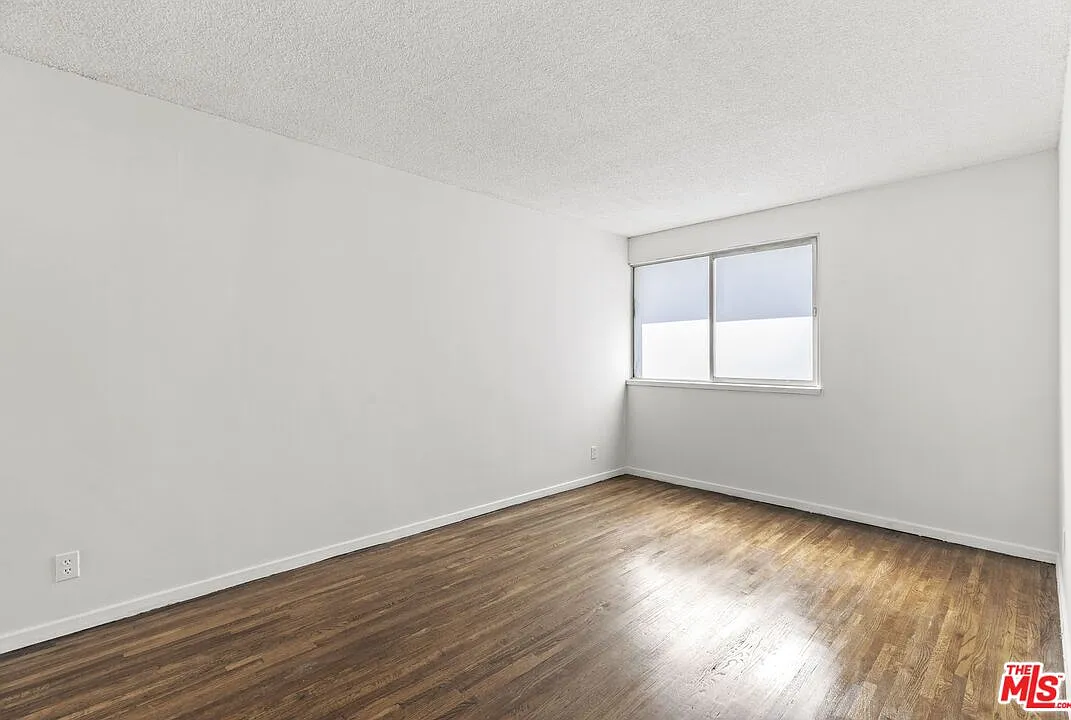 2 bed, 1.0 bath, 900 sqft, $2,980 — Photo 3