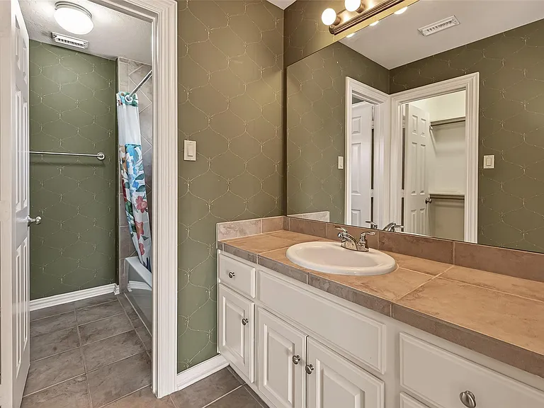 2210 Bywater Dr — Photo 29