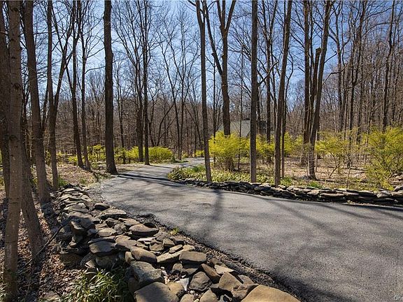 4th image of 231 Minisink Tpke