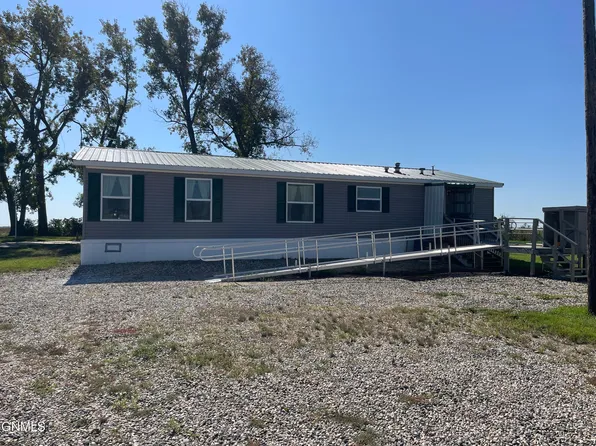 85 Elevator Rd, Carrington, ND 58421