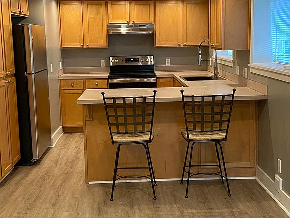 Newly update Kitchen, Appliances, and Flooring!