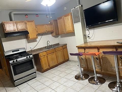 4th image of 1040 N Trumbull Ave #2