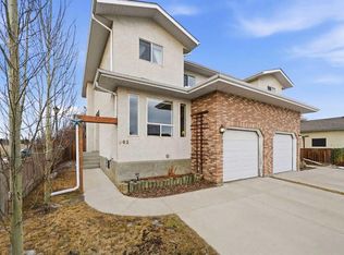 302 E Strathaven Dr, Strathmore, AB T1P 1M2