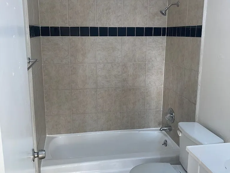 650 Linden Ave — Photo 55