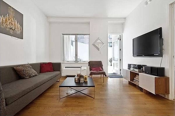 1st image of 330 E 109th St APT 1A
