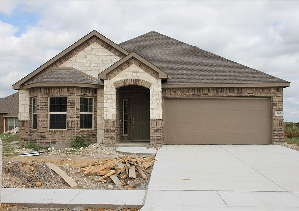 1st image of 203 Lacy Oak Ln