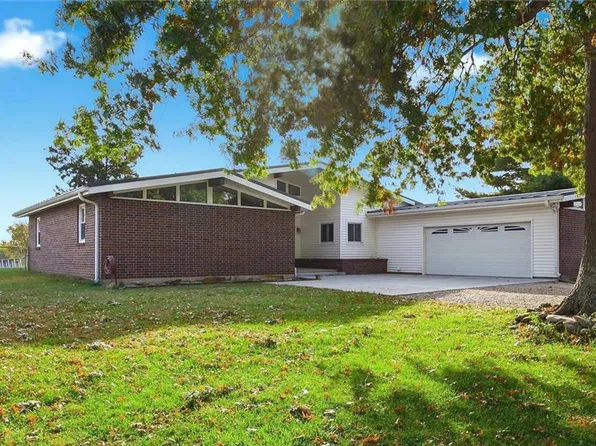 2211 E Murphy School Rd, Grain Valley, MO 64029