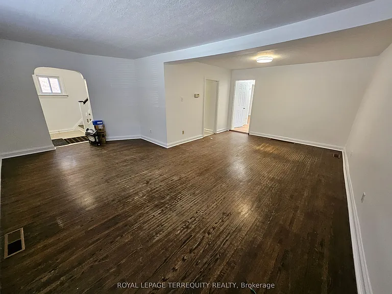 557 Lawrence Ave W — Photo 22