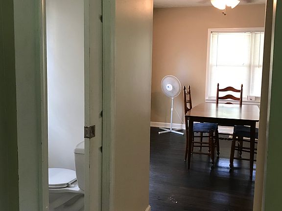 First floor 1/2 bath