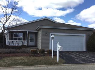 94 Rocking Horse Ln, Grayslake, IL 60030