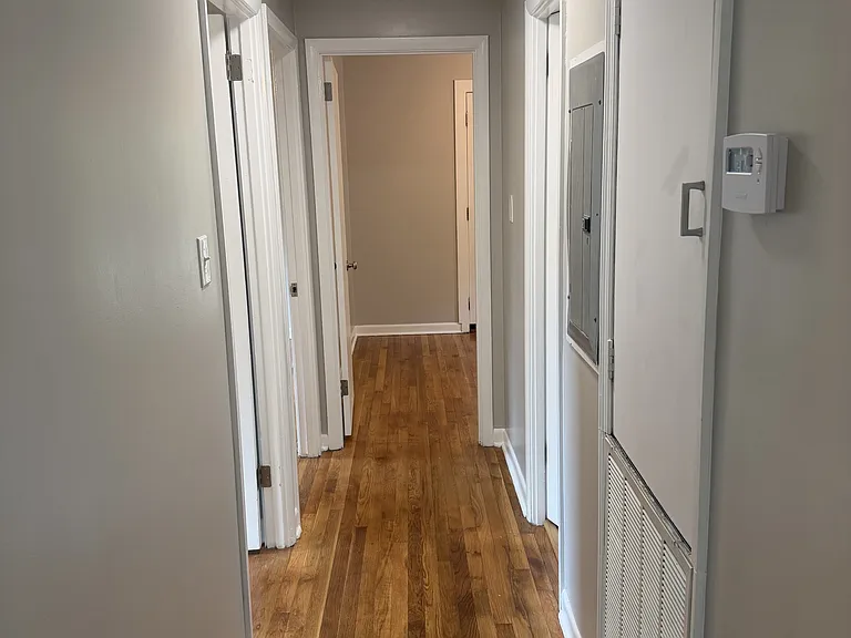 156 N Richmond St — Photo 8