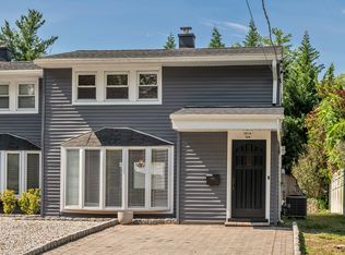 8 Macbeth Ct APT A, Waldwick, NJ 07463