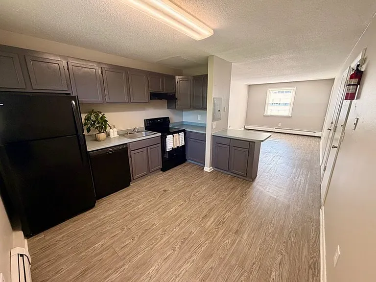 16 Bradford Dr #C — Photo 2