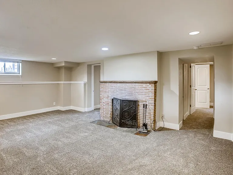 1596 S Lincoln St — Photo 17
