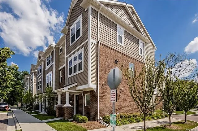 2 bed, 2.5 bath, 1460 sqft, $2,600 — Photo 2
