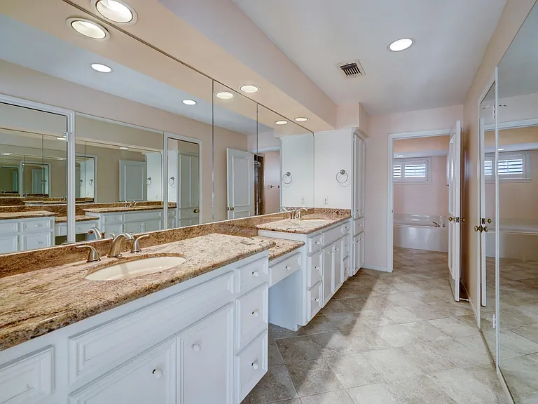 2313 Nantucket Dr #B — Photo 13