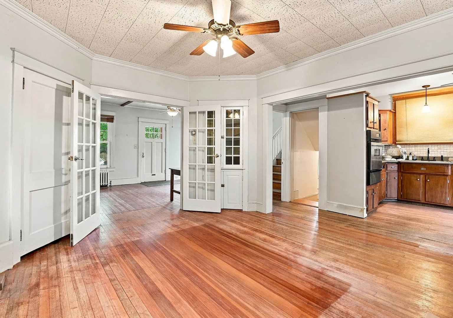 Charming 3 Bedroom Home Available Now! — Photo 1