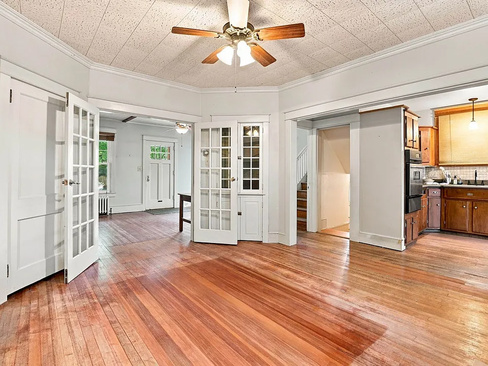 28 W Lemon St