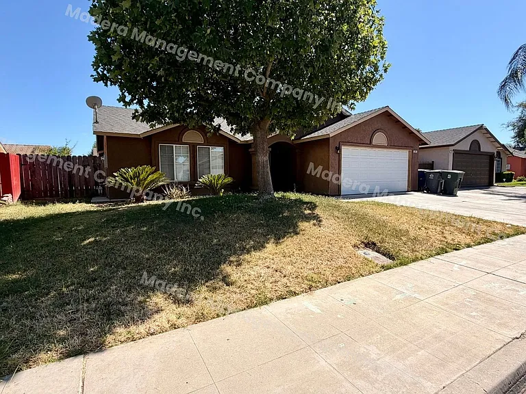 636 Macadamia Ave — Photo 3