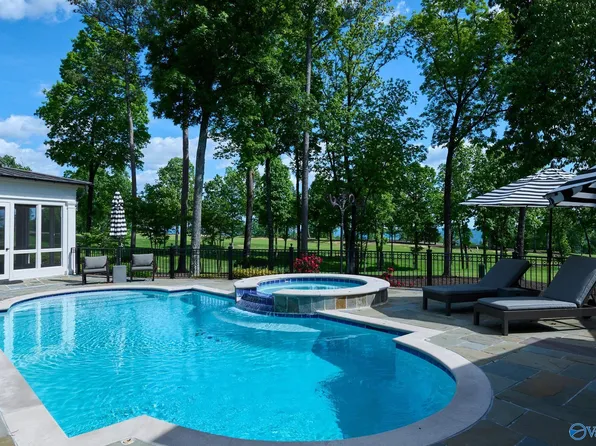 2 Ledge View Dr SE, Huntsville, AL 35802