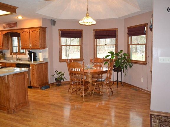 Breakfast Area w/Tray Ceilin