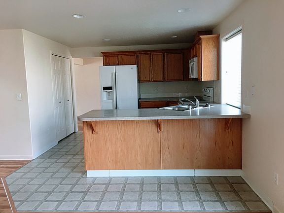2nd image of 3321 Sadie St NE
