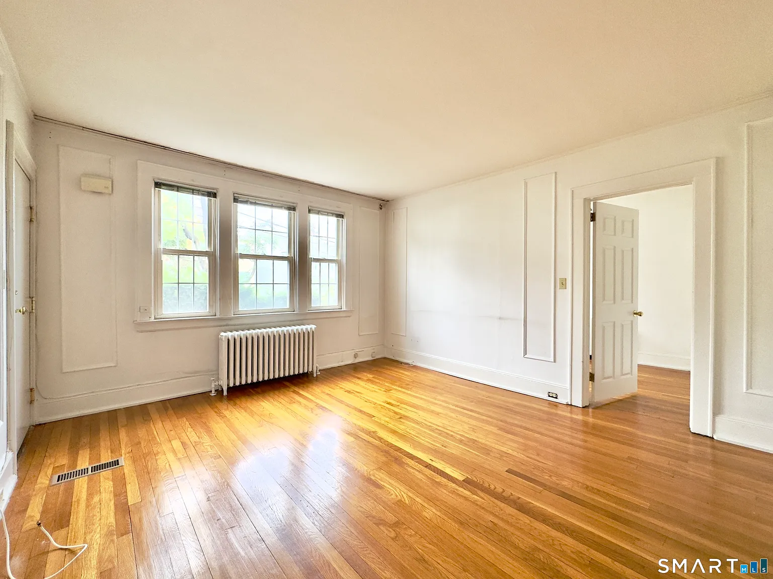 3 bed, 1.0 bath, 1200 sqft, $3,200 — Photo 3