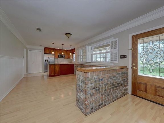 5th image of 205 Bannockburn Ave