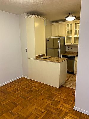 4th image of 300 E 40th St APT 3V