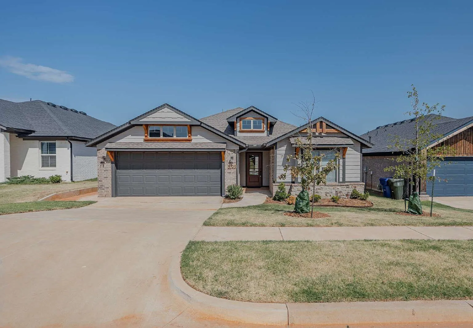 3 bed, 2.0 bath, 2136 sqft, $2,300 — Photo 1