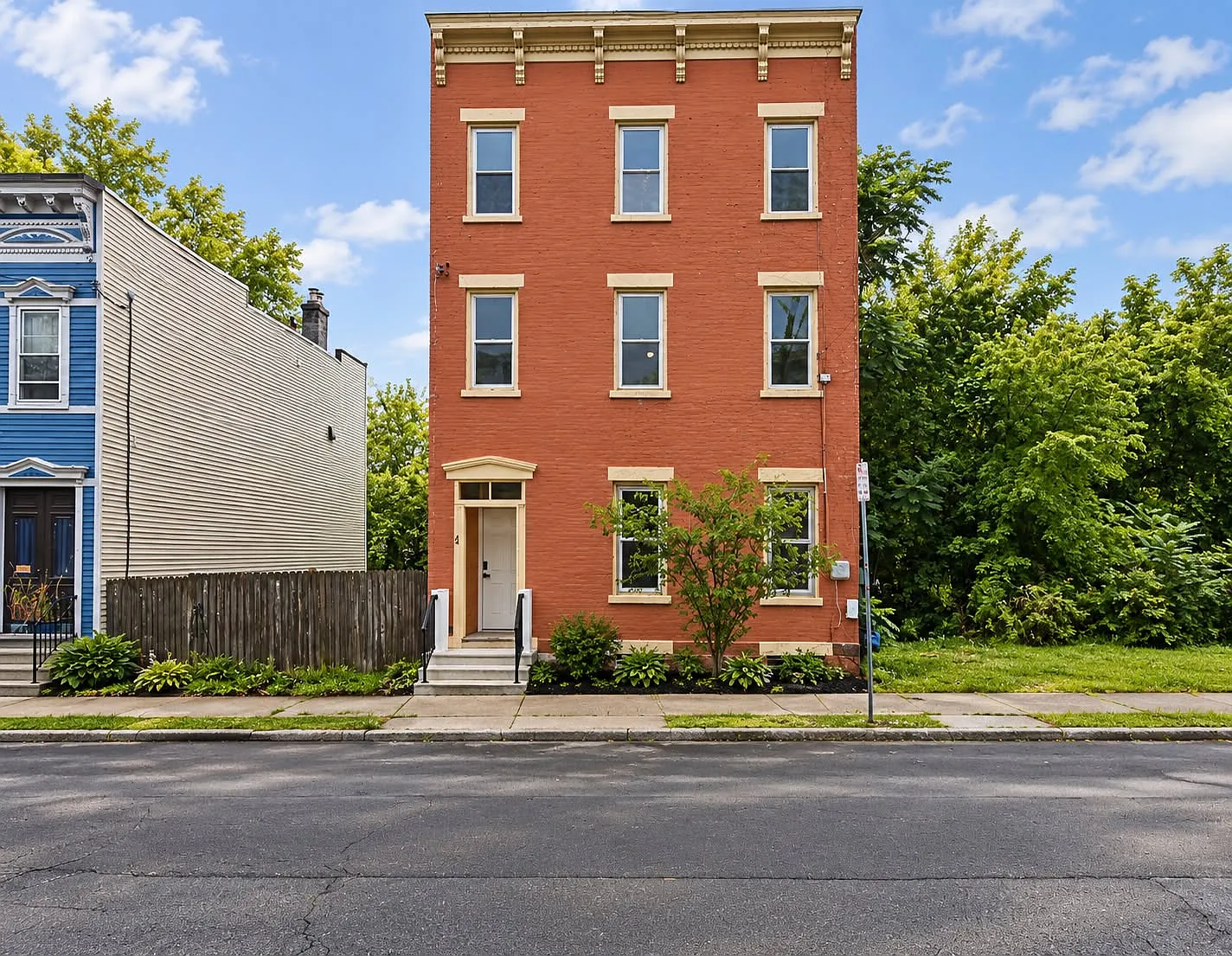 44 Alexander St — Photo 1