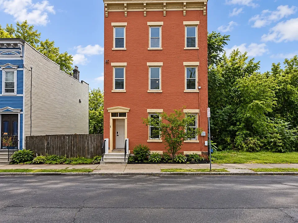 44 Alexander St #3