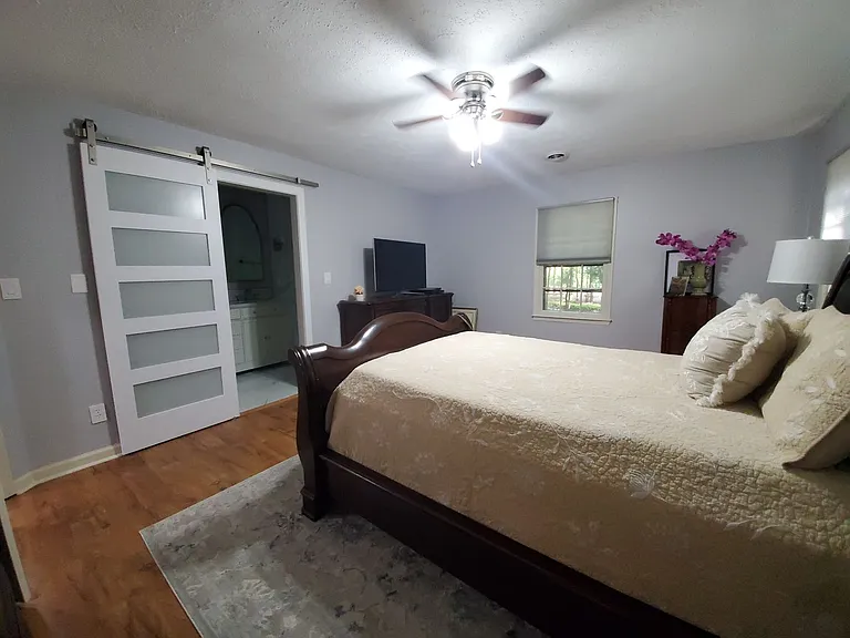 225 Woodglen Dr — Photo 8