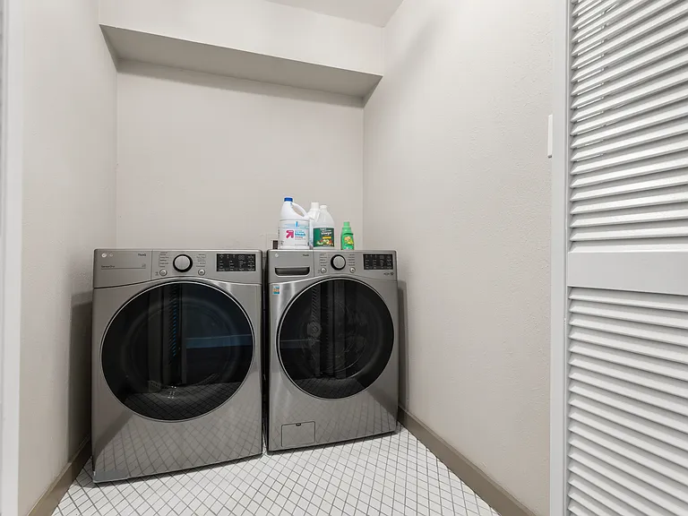 Laundry/washer and dryer furnished