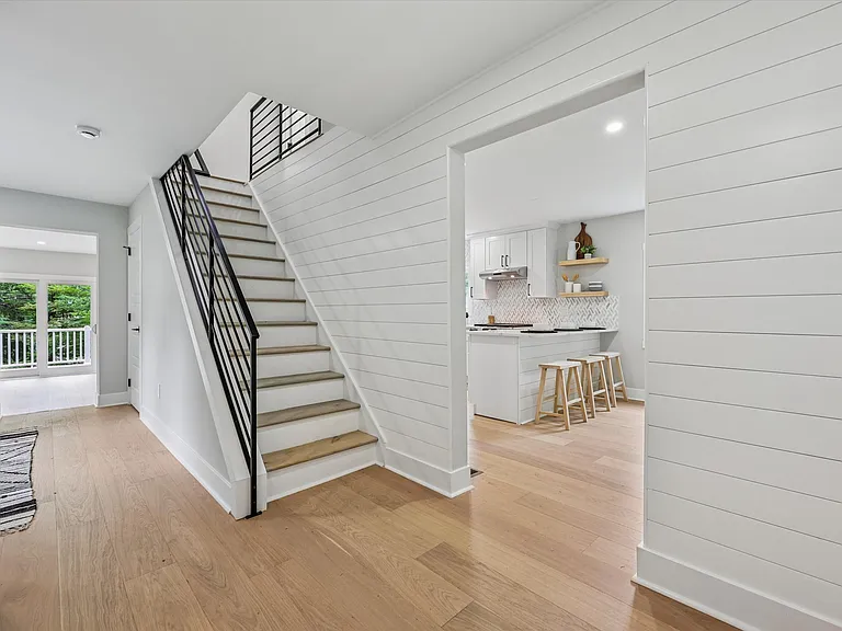 218 Biddulph Rd — Photo 3