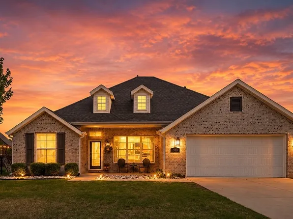 313 W Bush St, Prairie Grove, AR 72753