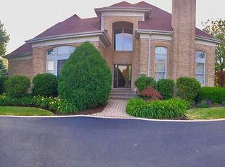 9228 W Golfview Dr, Frankfort, IL 60423