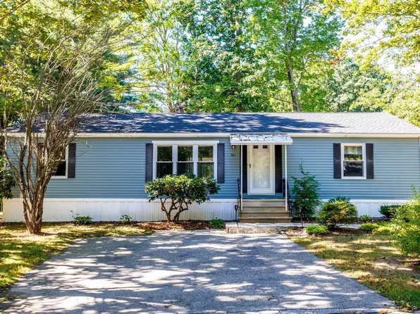 5 Hickory Ln, Dover, NH 03820