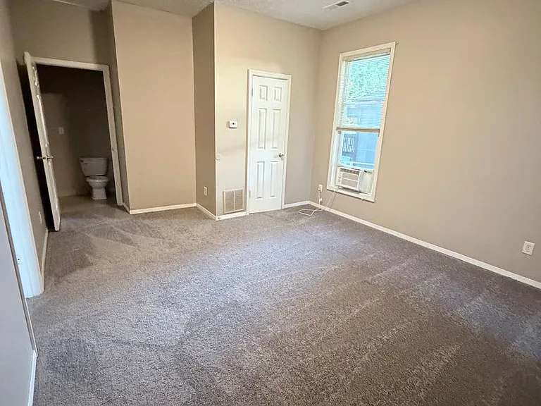 1031 Hartford St — Photo 40