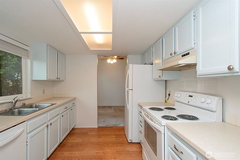 4th image of 863 N Littlejohn Way