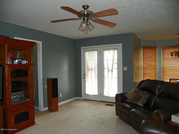 5th image of 370 Fairway Dr