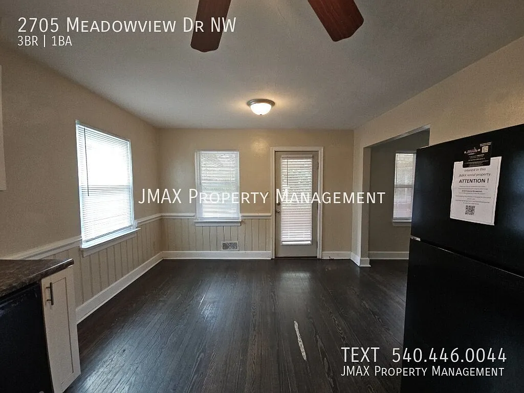 Bright & Spacious Home with Large Yard — Photo 4