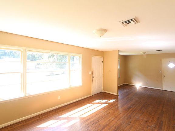 2nd image of 120 26th Ave NW