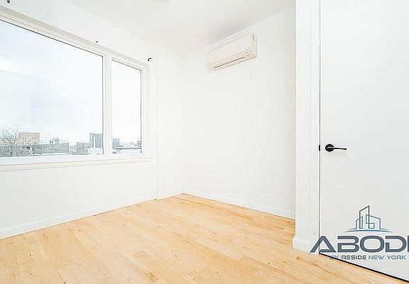 5th image of 310 Evergreen Ave #4R
