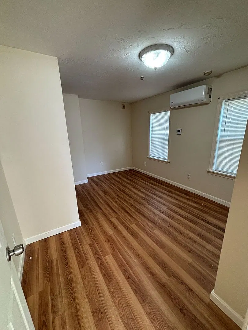 576 Main Street — Photo 4