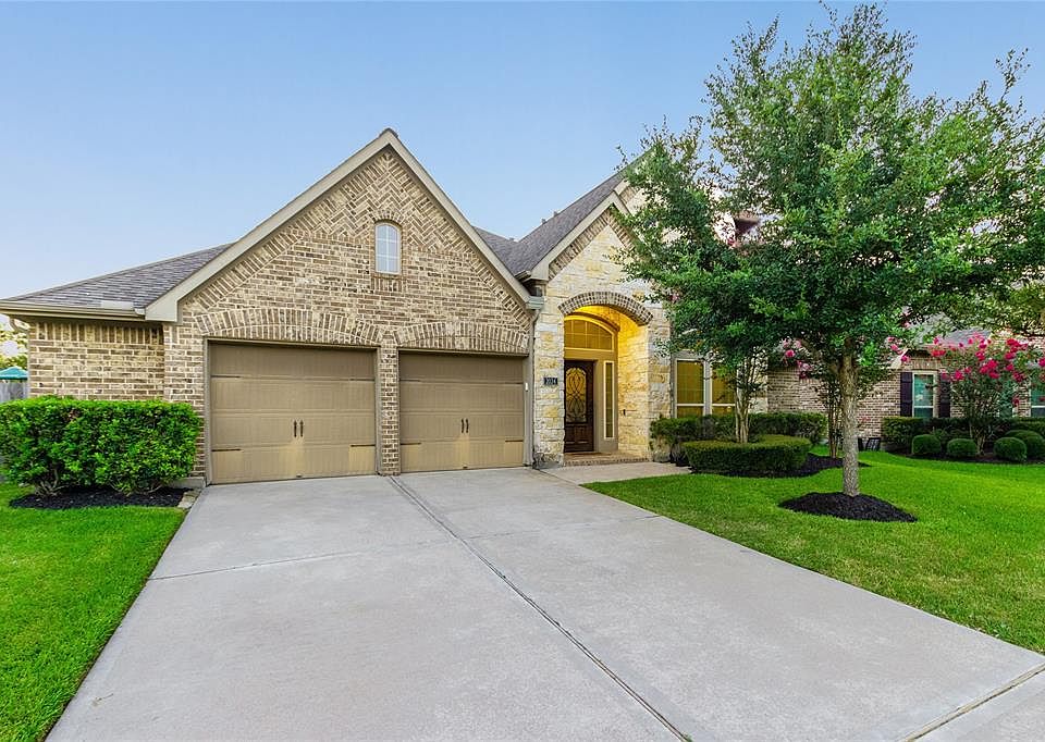 1st image of 2024 Sunset Springs Dr