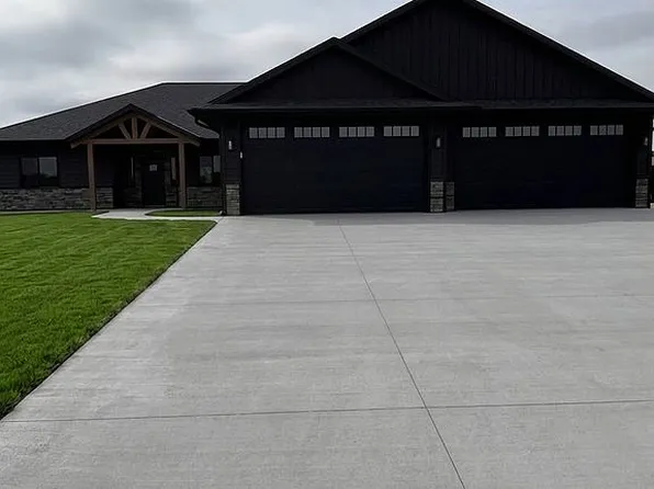 407 Halfaday Dr, Sauk Centre, MN 56378